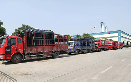 加快新農村旱廁改造，六車三格化糞池集中發貨